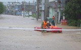 Công an Quảng Ninh nỗ lực giúp người dân chống bão